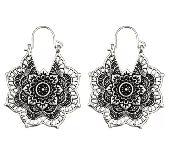 ♡Tessa♡ Flower Earrings - Picture 3 of 3